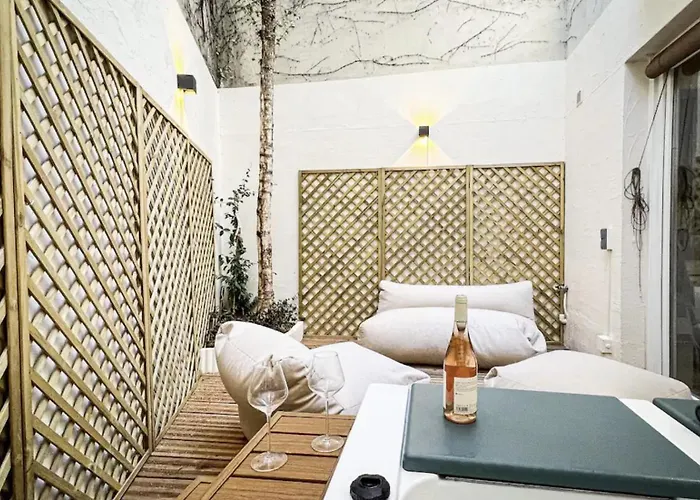 Apartment Luxueuse Avec Jardin Privatif Et Jacuzzi Paris